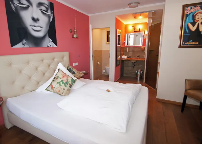 Uno Hotel Chapeau Noir - Free Parking By Ans