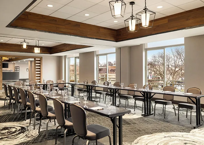 Hotel Indigo Naperville Riverwalk By Ihg