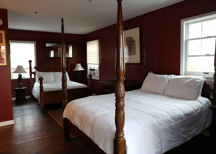 Tavern On The Bay Hotel - Frank Sinatra Suite