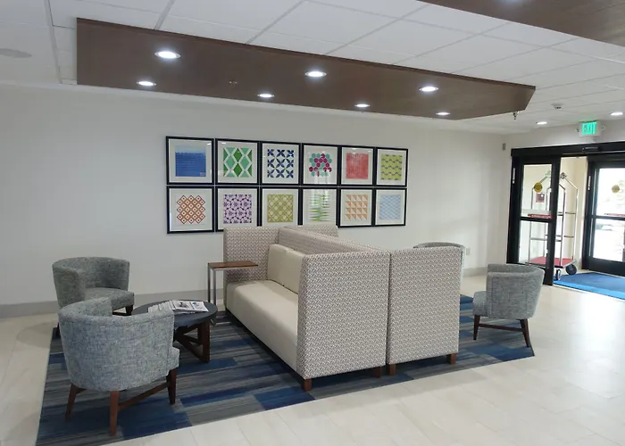 Holiday Inn Express & Suites Brentwood By Ihg