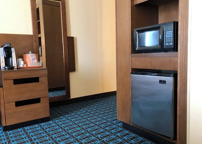 Fairfield Inn & Suites By Marriott Alexandria