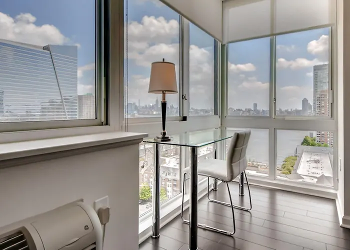 Global Luxury Suites At Newport