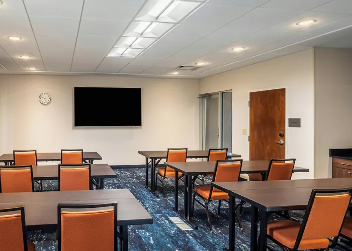 Fairfield Inn & Suites By Marriott Akron Stow