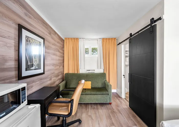 Shores Inn & Hotel