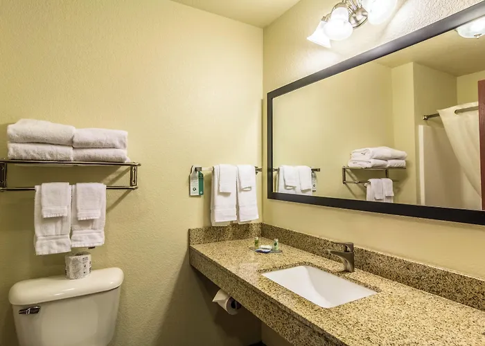 Cobblestone Hotel & Suites - Erie