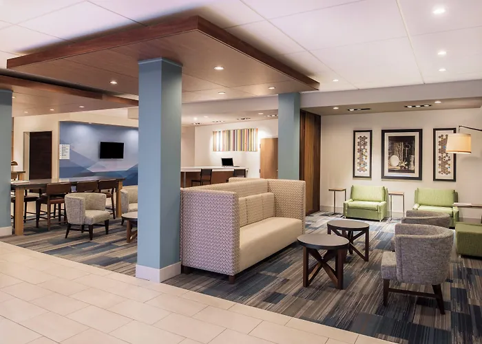 Holiday Inn Express & Suites Kingdom City By Ihg
