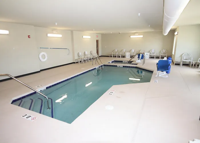 Cobblestone Hotel & Suites - Devils Lake