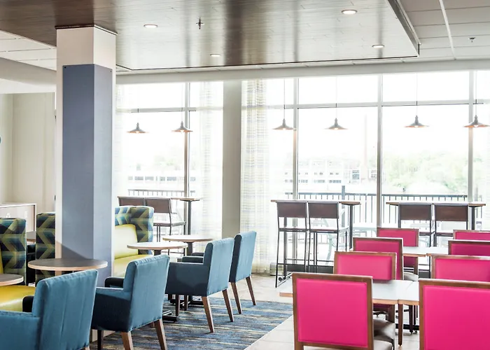 Holiday Inn Express & Suites Rock Falls By Ihg