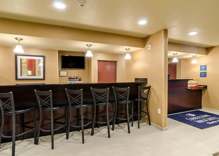 Cobblestone Inn & Suites - Oberlin