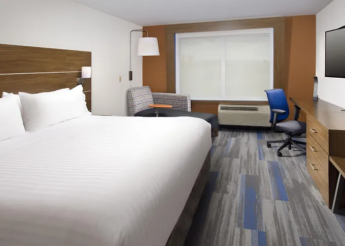 Holiday Inn Express & Suites By Ihg Altoona By Ihg