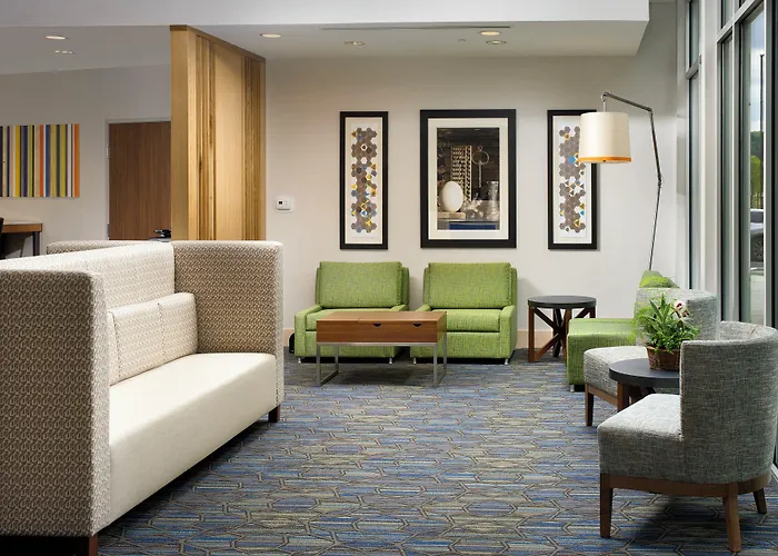 Holiday Inn Express & Suites By Ihg Altoona By Ihg