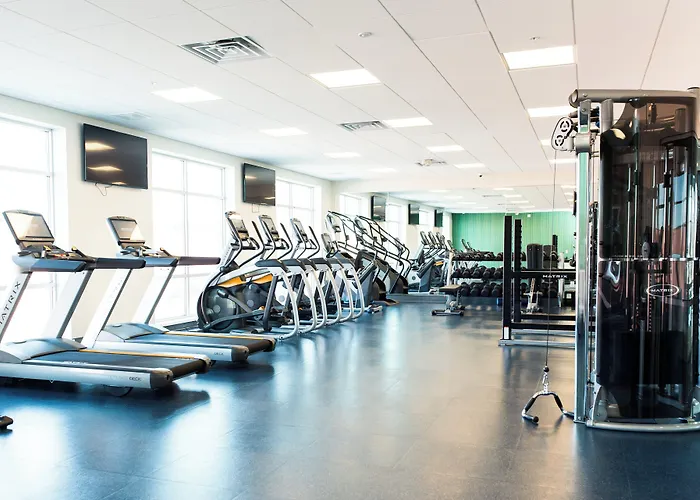 Holiday Inn Express & Suites Madison By Ihg