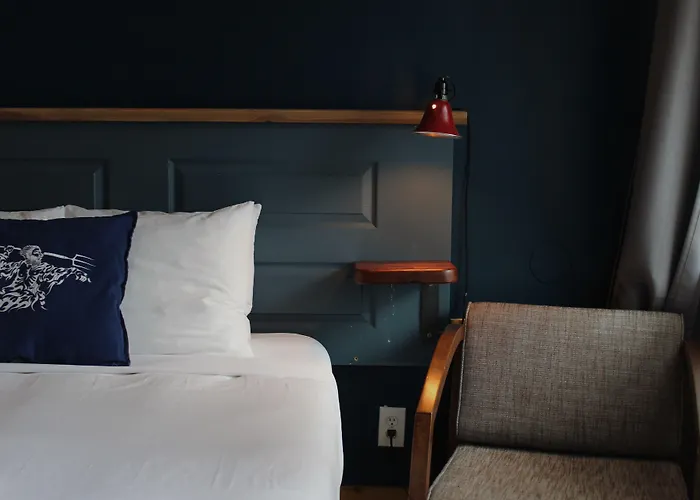 Salt Hotel & Pub