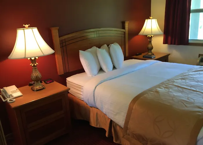 Shepherd Mountain Inn & Suites