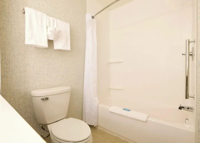 Holiday Inn Express & Suites Alpena - Downtown By Ihg