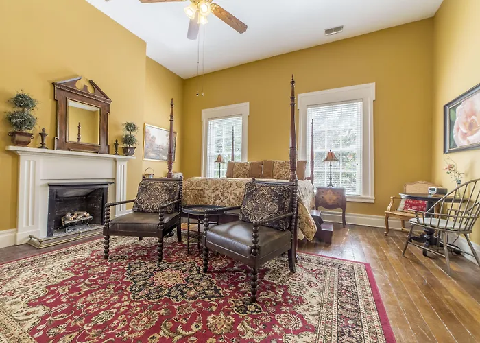 Bourbon Manor Bed & Breakfast Inn