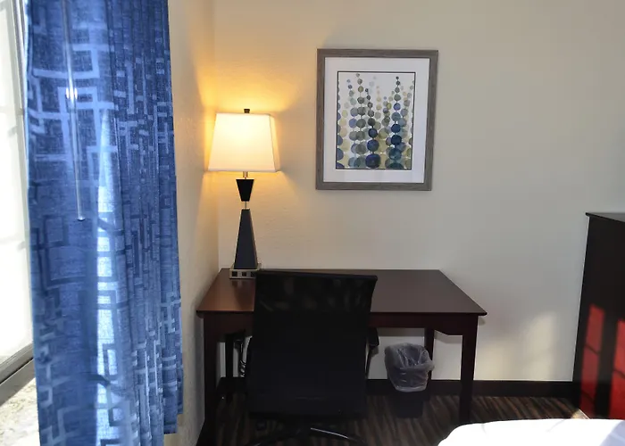 Cobblestone Inn & Suites - Holstein