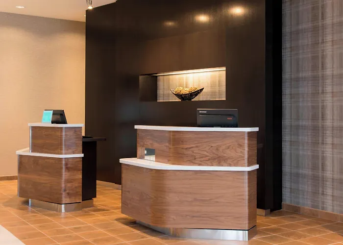 Courtyard By Marriott Holland Downtown