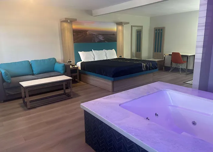 Super 8 By Wyndham Oceanside Downtown