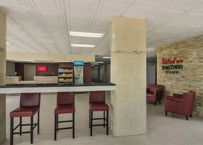 Red Roof Inn & Conference Center Chicago - N Aurora/ Naperville