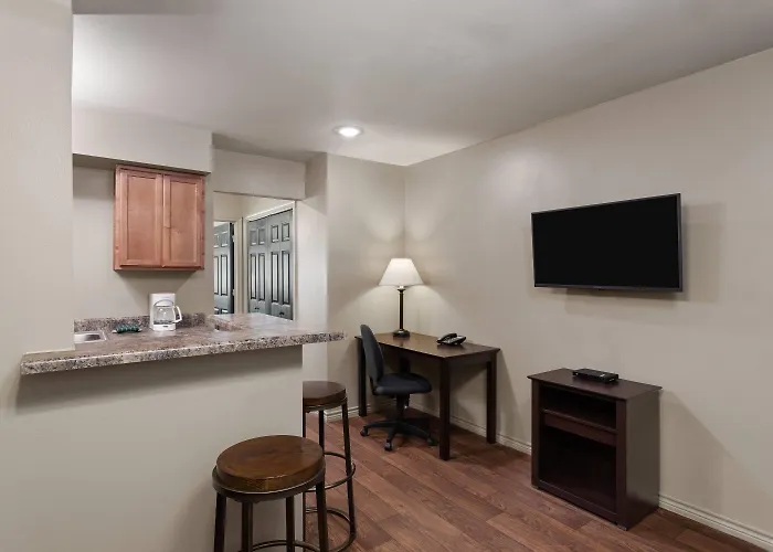 Eagle'S Den Suites Big Spring A Travelodge By Wyndham