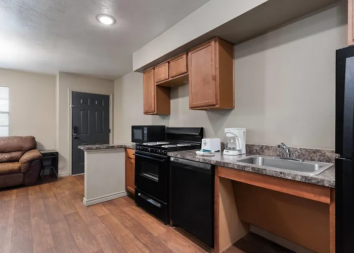 Eagle'S Den Suites Big Spring A Travelodge By Wyndham