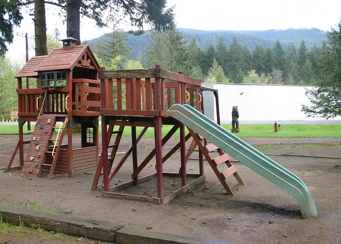 Lone Fir Resort