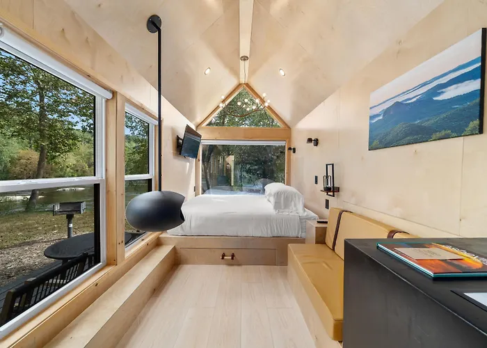 Asheville River Cabins, Worldhotels Backdrop
