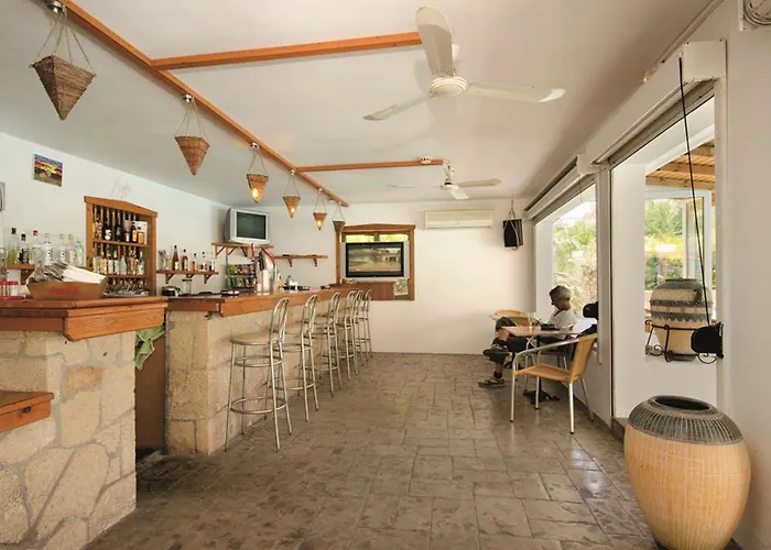 Coliseum Studios & Apartments