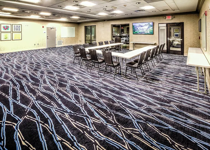 Holiday Inn Express & Suites Cleveland/Westlake By Ihg