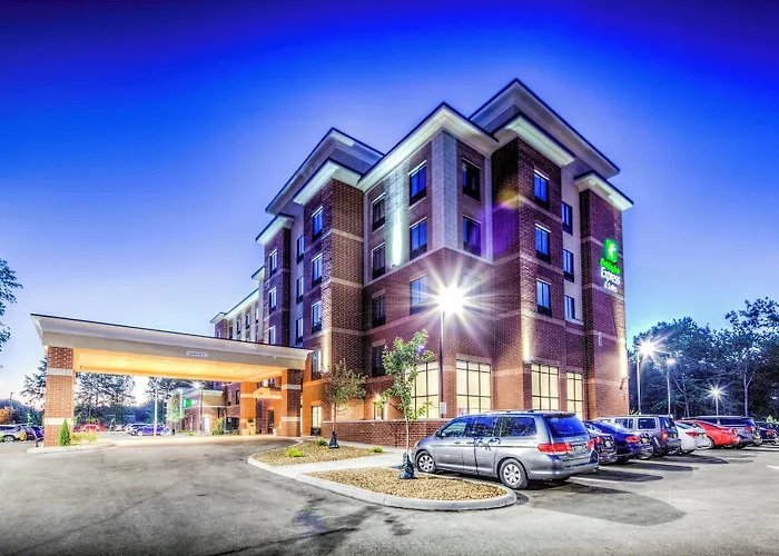 Holiday Inn Express & Suites Cleveland/Westlake By Ihg