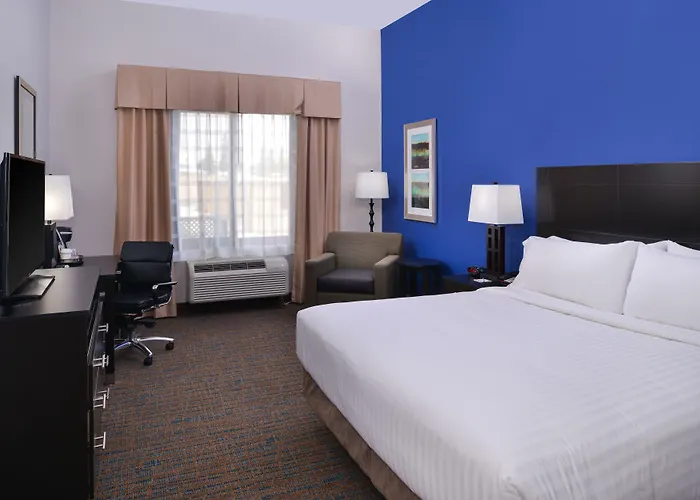 Holiday Inn Express & Suites Bakersfield Airport By Ihg