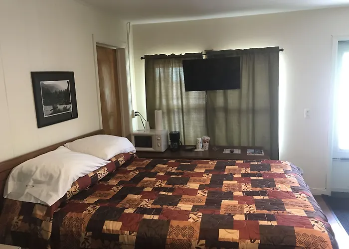 Evergreen Motel