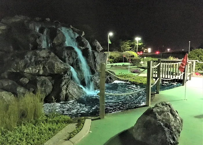 Emerald Dolphin Inn & Mini Golf