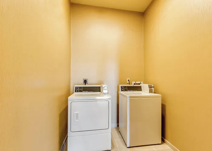 Cobblestone Inn & Suites - Waverly