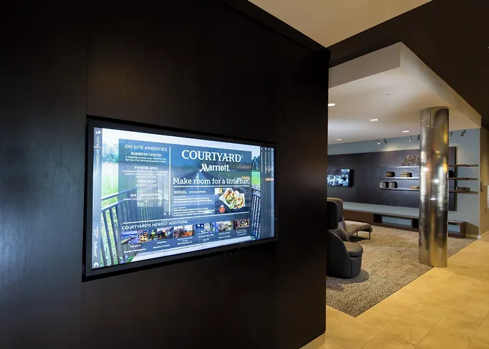 Courtyard By Marriott Bay City