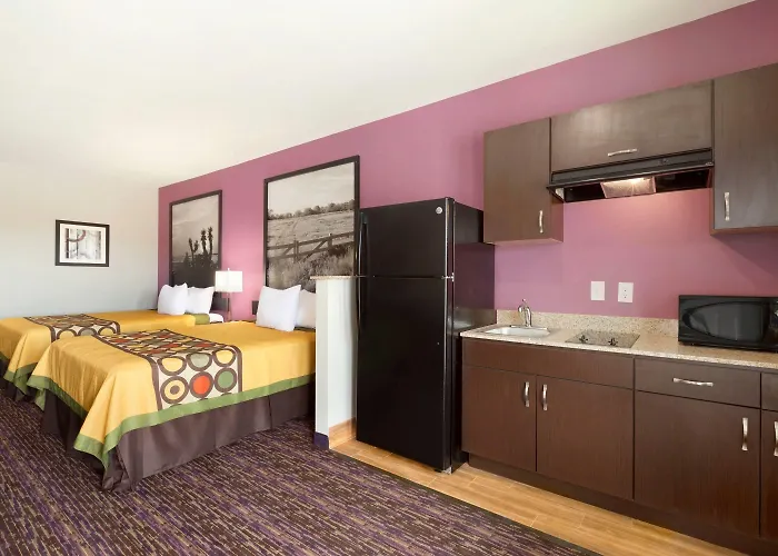 Super 8 By Wyndham Carrizo Springs