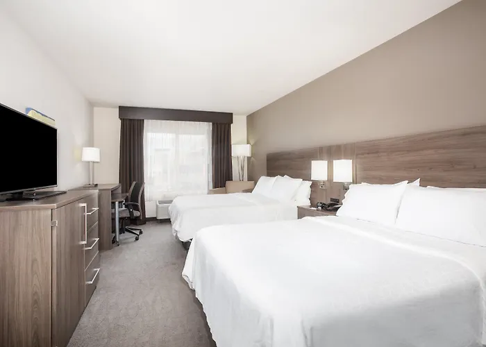 Holiday Inn Express & Suites Manhattan By Ihg