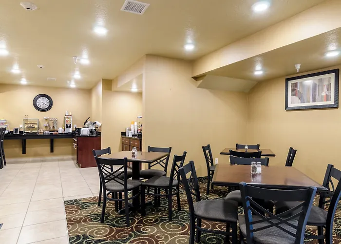Cobblestone Inn & Suites Cambridge