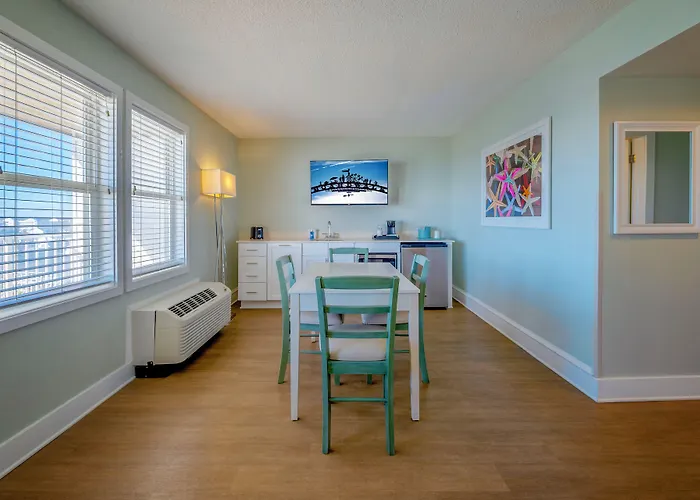 Commander Hotel & Suites