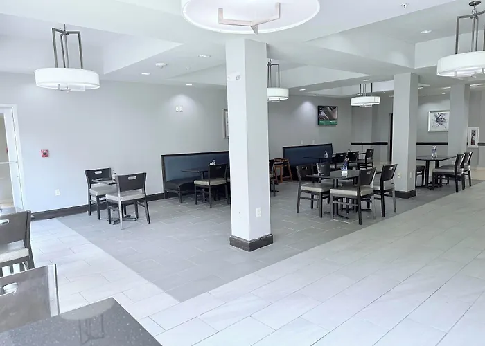Holiday Inn Express & Suites Bonham By Ihg