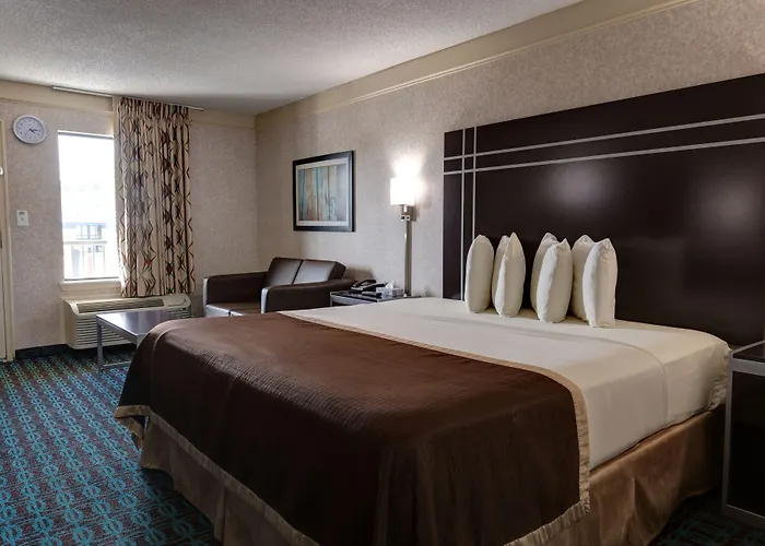 Deluxe Inn - Fayetteville I-95