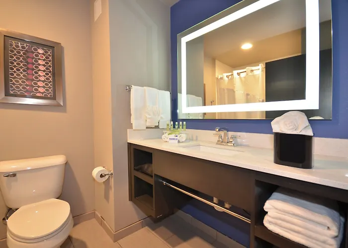 Holiday Inn Express & Suites Oklahoma City Mid - Arpt Area By Ihg