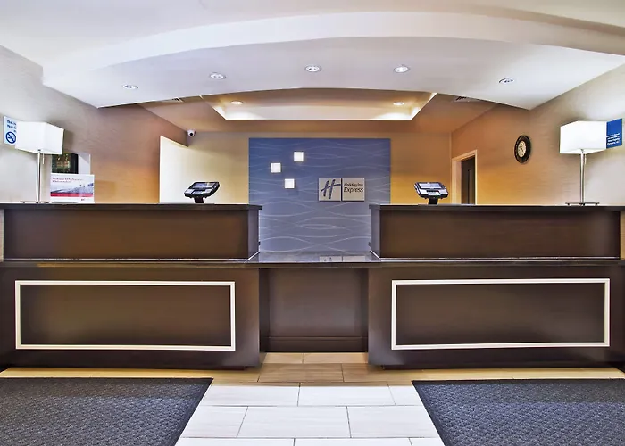 Holiday Inn Express & Suites Springfield By Ihg