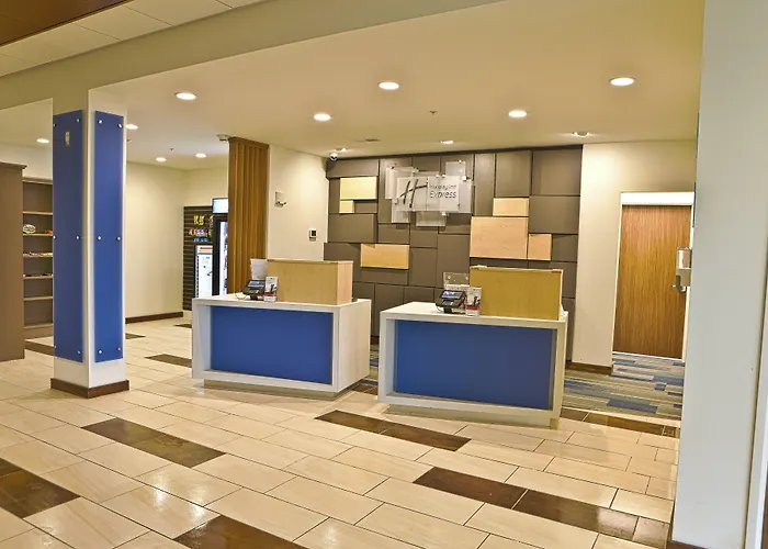 Holiday Inn Express & Suites Monroe By Ihg