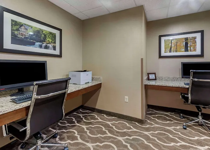 Comfort Suites Bridgeport - Clarksburg