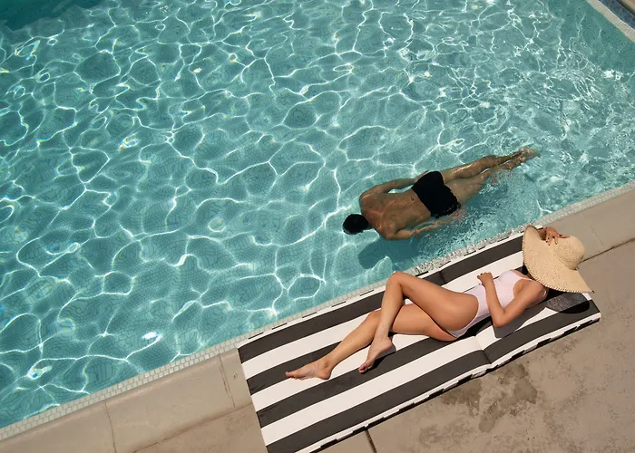 Dive Palm Springs Hotel - 21 & Over