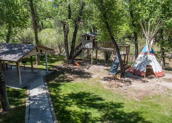 Stagecoach Inn & Suites