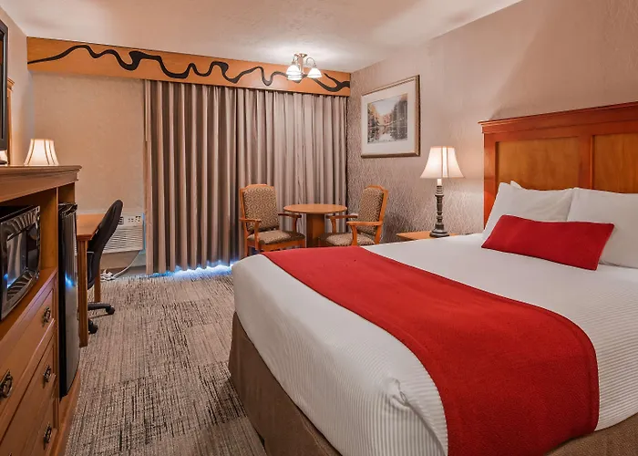 Best Western Plus Rivershore Hotel