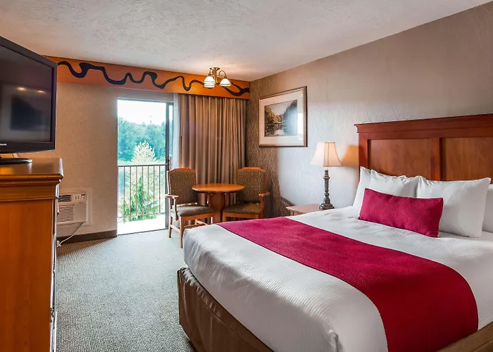 Best Western Plus Rivershore Hotel